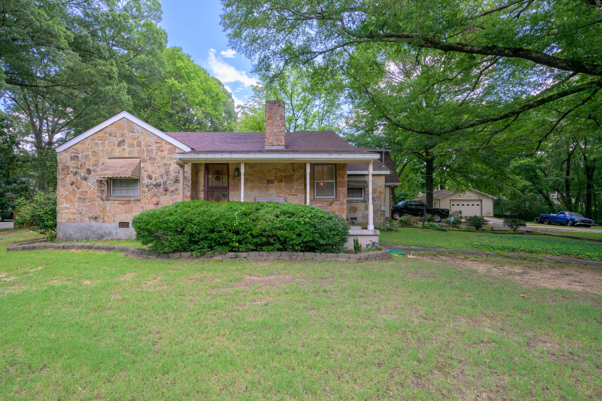 4BR/2BA Collierville home on a prime .91-acre lot featured photo 2