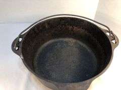 Vintage small logo Griswold #8 tite-top Dutch oven. 10” Diameter.  4” H.  No lid. #1278. O.  Erie, PA USA.