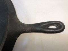 Wagner Ware #10 Made in U S A griddle. 11” diameter. Heat ring. No spin, no wobble