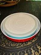 3-piece set of melamine mixing bowls with non-skid bottom (only 1 lid)