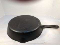 Believe Volrath #8 skillet. 10” diameter. 2 spout. No spin, no wobble.