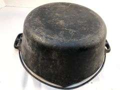 BSR single spout Dutch oven # 8 H. 10” Diameter. 4” D. No spin, no wobble.