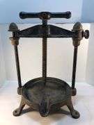 Antique Griswold Classic fruit & lard press. 24 qt. 16” h x 12” W. x 9” D. Crank works. Number 47.