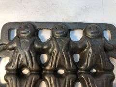 Vintage Cast Iron All American Gingerbread Man Baking Pan Mold, 6 man mold 8.5 x 6”.