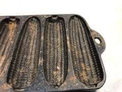 Junior Wagner Ware Sidney O #1319 (C) 6 stick cornbread muffin pan. Krusty Korn Kobb. 13 x 6”.