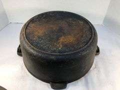 Rare #9 cast iron Dutch oven with lid and heat ring. Martin Stove and Range Co. Florence Ala. 10.75” diameter. No spin, no wobble.