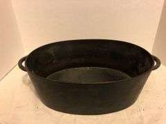 1800s gate marked Dutch oven. 12” x 9”.