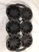 Rare #13 Griswold Turks Head circa 1925 6 cup muffin pan. 9.5 x 6” MM5