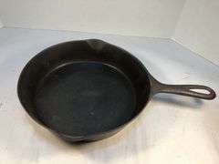 WAPAK #7  H 2 spout cast iron skillet with heat ring. #703. 9 1/2” diameter.