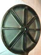 Lodge 9” diameter cornbread skillet.  USA D2 8CB