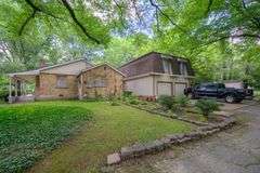 4BR/2BA Collierville home on a prime .91-acre lot