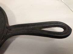 #7 gate marked griddle. 8.5” diameter. With heat ring. No spin, no wobble.
