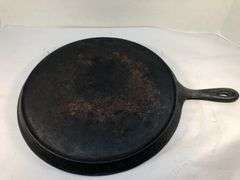 Wagner Ware #10 Made in U S A griddle. 11” diameter. Heat ring. No spin, no wobble