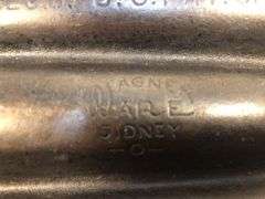Junior Wagner Ware Sidney O #1319 (C) 6 stick cornbread muffin pan. Krusty Korn Kobb. 13 x 6”.