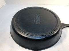 Lodge 10 1/2” 2 spout skillet with heat ring. No spin, no wobble.