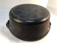 Vintage small logo Griswold #8 tite-top Dutch oven. 10” Diameter.  4” H.  No lid. #1278. O.  Erie, PA USA.