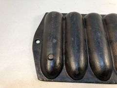 Vintage Lodge cornbread 7 stick pan. #2 R.  12.5 x 6”