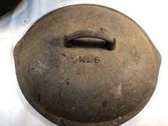 Rare #9 cast iron Dutch oven with lid and heat ring. Martin Stove and Range Co. Florence Ala. 10.75” diameter. No spin, no wobble.