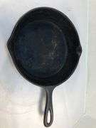 Vintage Lodge #5 2 spout skillet with 3 notch heat ring. 8” diameter. No spin, no wobble.