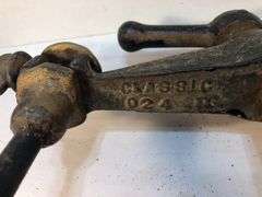 Antique Griswold Classic fruit & lard press. 24 qt. 16” h x 12” W. x 9” D. Crank works. Number 47.