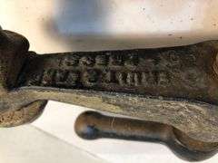 Antique Griswold Classic fruit & lard press. 24 qt. 16” h x 12” W. x 9” D. Crank works. Number 47.