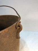 Antique gate marked 3 leg bean pot. 9” diameter. 7 1/4” H.