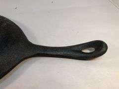 Oval fajita skillet/sizzler 15” L.  9.5 x 7” cooking surface. 0 on underside of handle is the only marking.