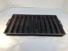 Vintage Griswold No. 22,  11 stick cornbread pan. # 954. Weinstein PA.  USA 14.5 x 7.5”