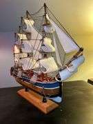 Heritage Mint LTD Wood/Fabric H.M.S. ENDEAVOR Model Ship……19" long