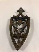 Vintage Wilton SAD iron trivet w/heart/spade design 5.5 x 2.5”