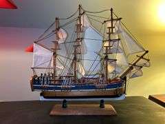 Heritage Mint LTD Wood/Fabric H.M.S. ENDEAVOR Model Ship……19" long