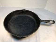 BSR 10 1/4” #7 cast iron 2 spout skillet with heat ring. Made in USA. No spin, no wobble.