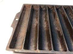 Vintage Griswold No. 22,  11 stick cornbread pan. # 954. Weinstein PA.  USA 14.5 x 7.5”