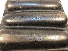 Junior Wagner Ware Sidney O #1319 (C) 6 stick cornbread muffin pan. Krusty Korn Kobb. 13 x 6”.