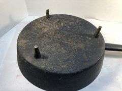 Rare 1800s gate marked Fisher Leaf Co. Lou. KY. 3 leg spider skillet. 25” L. 12” diameter skillet. 4 1/2” H. Lid 13” diameter 1”H.