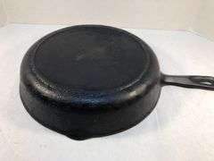 BSR #8 2 spout skillet with heat ring. No spin, no wobble. 10.5” diameter.