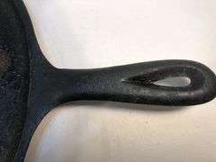 Wagner Ware #10 Made in U S A griddle. 11” diameter. Heat ring. No spin, no wobble