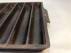 Vintage Griswold No. 22,  11 stick cornbread pan. # 954. Weinstein PA.  USA 14.5 x 7.5”