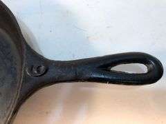 Wagner Ware 2 spout #6 skillet. No spin, no wobble.