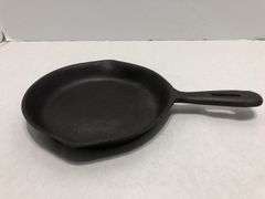 Vintage #3 double spout skillet. 6” diameter. No spin, no wobble.