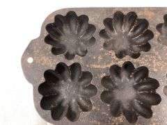 Vintage Turks Head muffin pan for 6. 9.5” x 5.5”. Seasoned.  #1 G