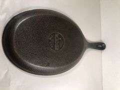 Lodge oval sizzle server #2. Surface area 9.5 x 7”. Not seasoned. No spin or wobble.
