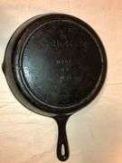 Griswold No. 8 cast iron skillet, identifiable by the "8-B" and "MADE IN USA". MM: D2