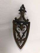 Vintage Wilton SAD iron trivet w/heart/spade design 5.5 x 2.5”