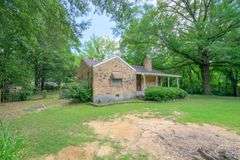 4BR/2BA Collierville home on a prime .91-acre lot