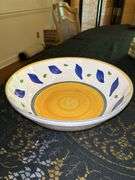 Very nice Williams-Sonoma serving bowl…..13”D x 4” tall…..no chipping