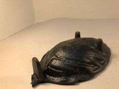 Small cast iron leaf shaped footed soap dish/ tray. 6” x 3.5”.