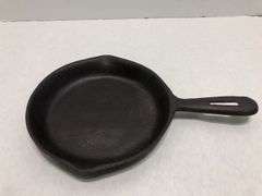 Vintage #3 double spout skillet. 6” diameter. No spin, no wobble.