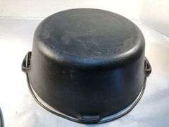 Vintage Lodge #8 Dutch oven 10 5/8”. 1 spout.with lid 10  8. No spins, no wobble.