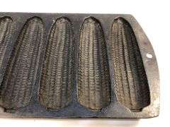 Vintage Lodge cornbread 7 stick pan. #2 R.  12.5 x 6”